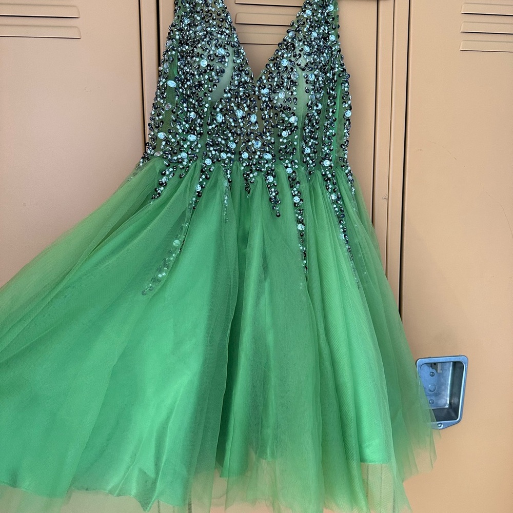 Never worn— doesn’t fit - Picture 3 of 5